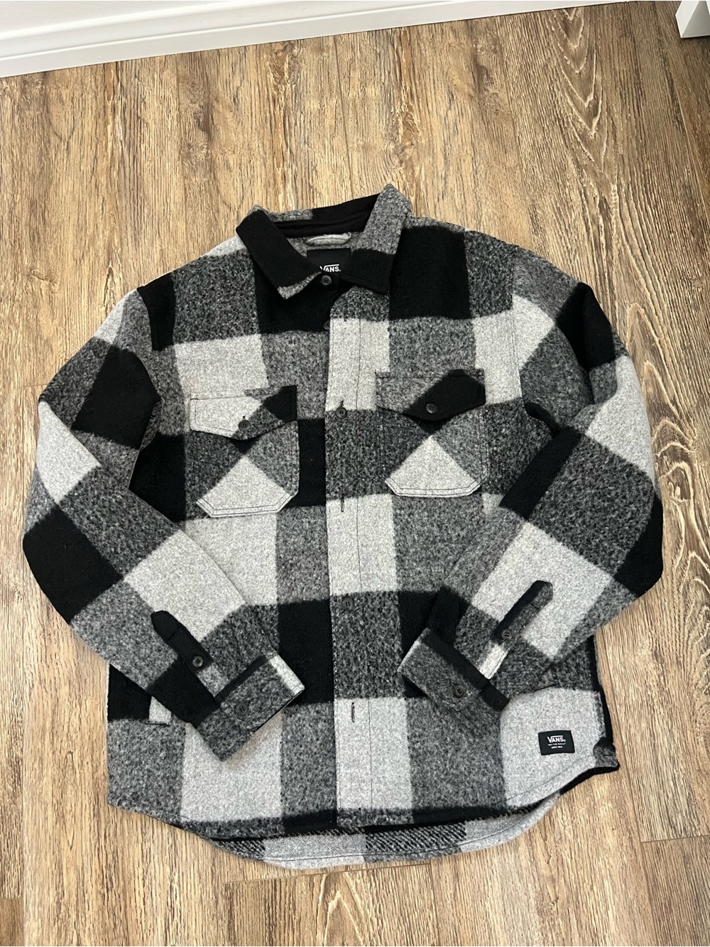 Gorgeous Men’s Vans Flannel Jacket